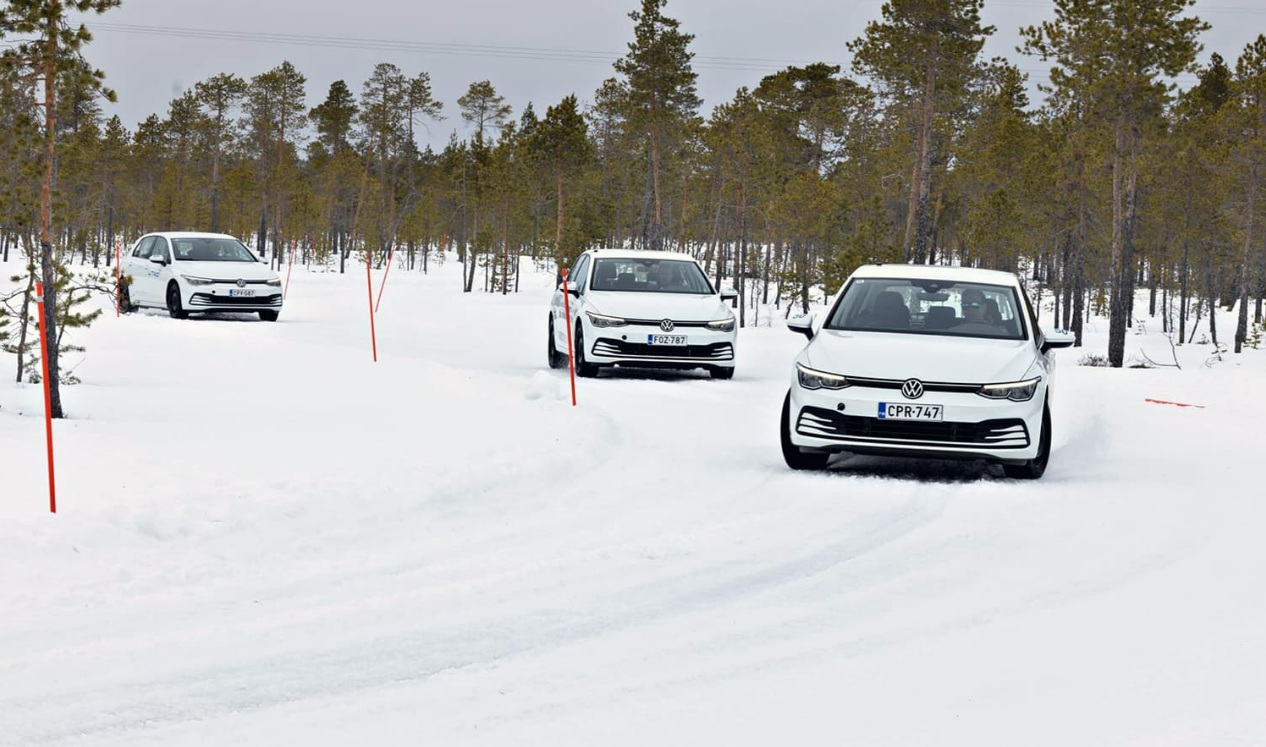 winter-test-studless-205-55-r16-tekniikan-maailma-2025-1