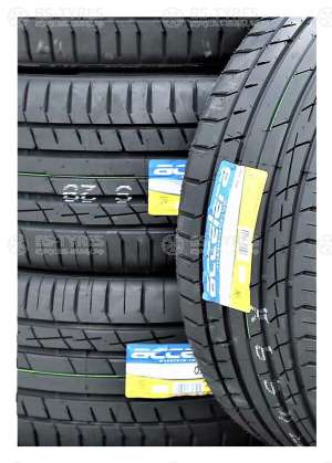 Accelera IOTA ST-68 275/40 R20 106Y